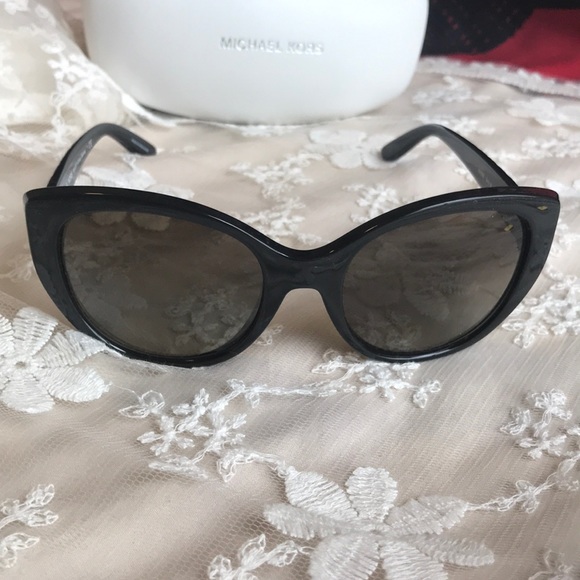 Michael Kors Black Butterfly Sunglasses.Chic/NWT💕 - Picture 1 of 7